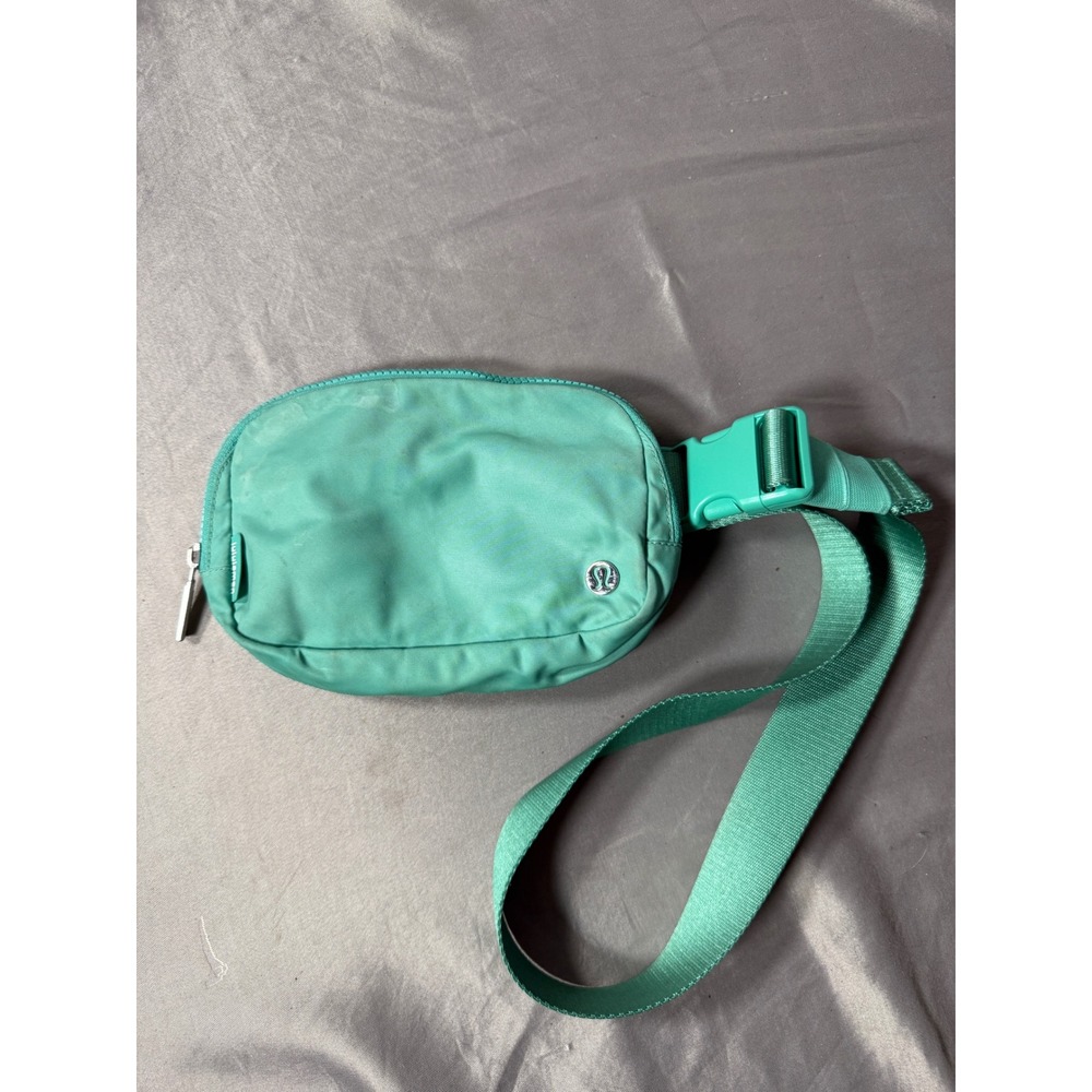 Lululemon Everywhere Belt Bag Teal Green Adjustable Waist Pack Crossbody Bag